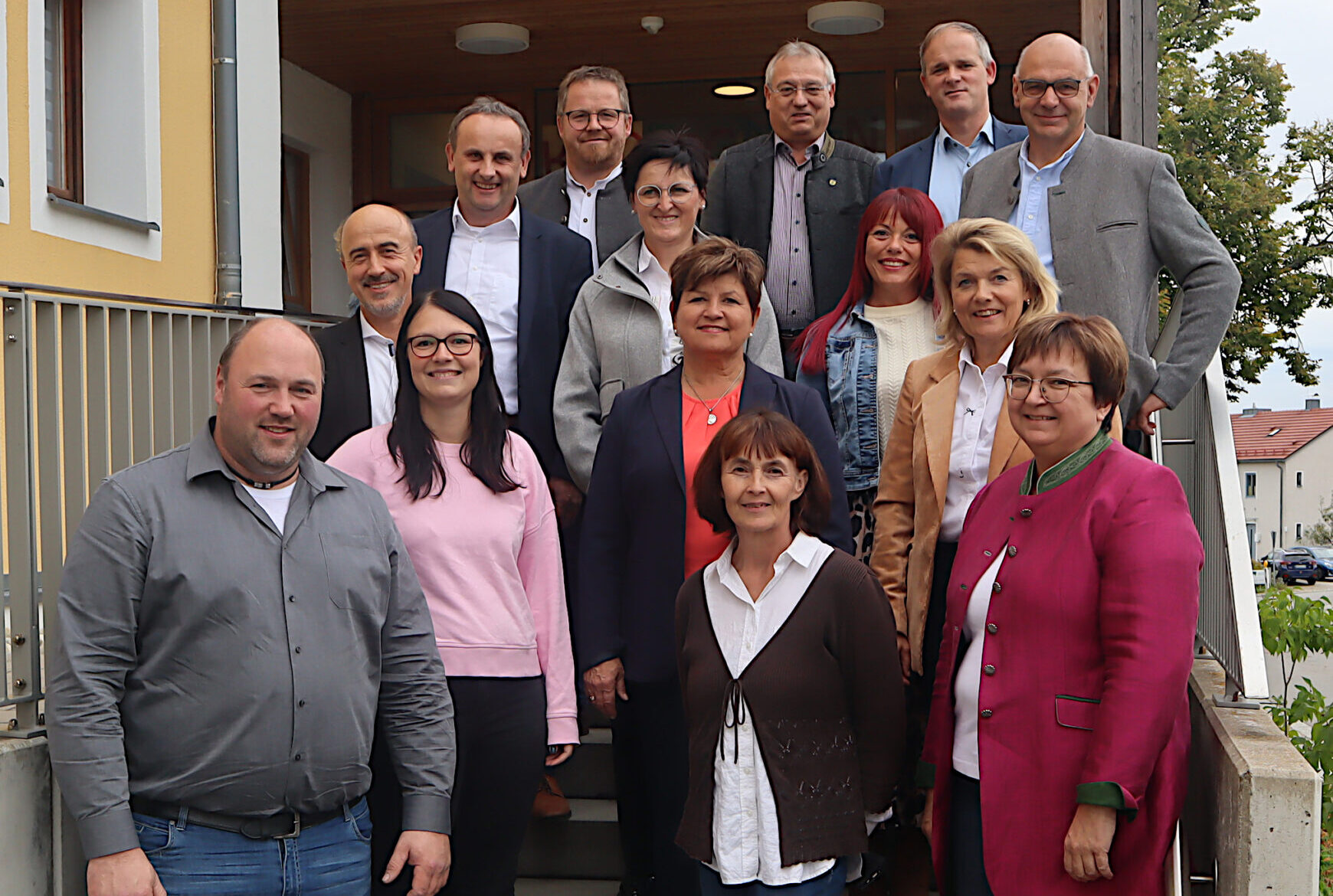 10 Bürgermeisterinnen und Bürgermeister mit den Mitarbeitern der ILE-Geschäftsstelle und Alexander Lukas vom ALE Oberpfalz.