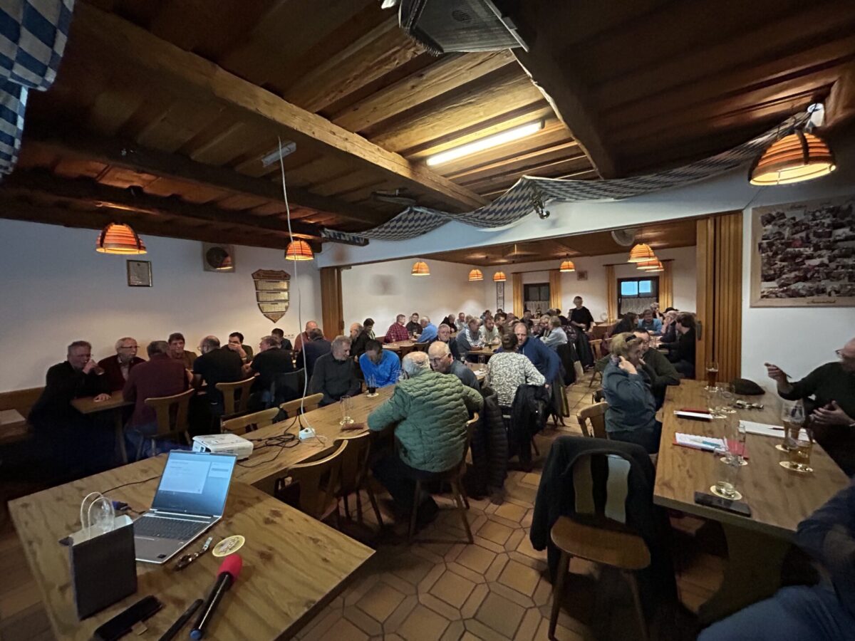 Zahlreiche Zuschauer besuchten den Vortrag.