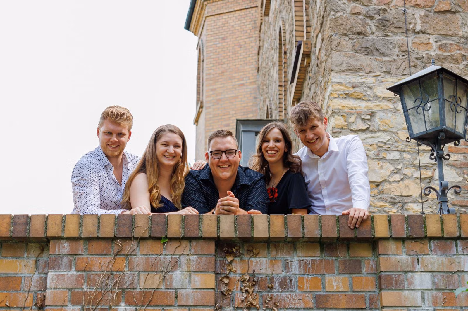 Fünf junge Sänger, die wieder in Kürn eine Operette am 28. Dezember aufführen.