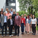 ILE Bürgermeisterinnen und Bürgermeister Gruppenfoto draußen im Grünen