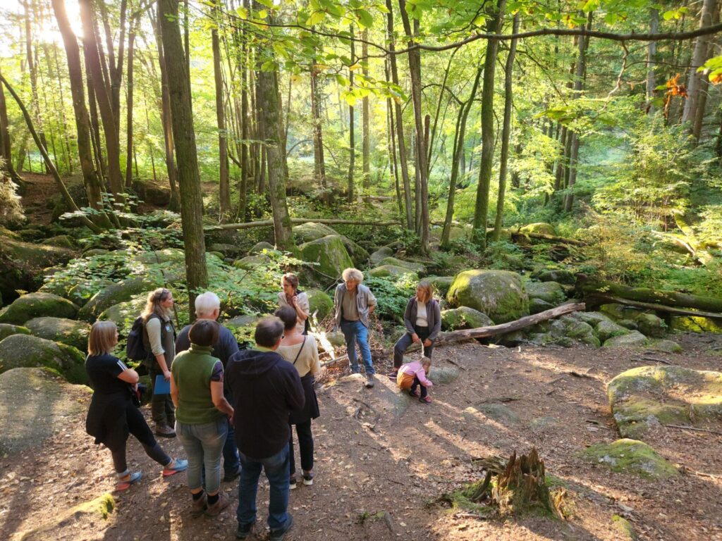 Wanderung mit Naturparkrangerin Lea Rutz durchs sensible Naturschutzgebiet Hölle.